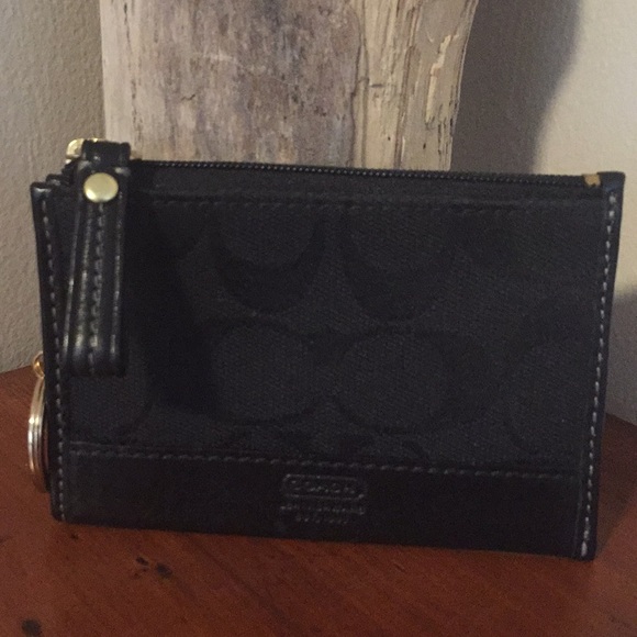 Coach Handbags - ⭐️EUC COACH black key/coin holder